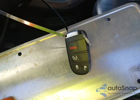 2018 Dodge Journey Crossroad z USA, uszkodzony, nr VIN 3C4PDCGB5JT507718